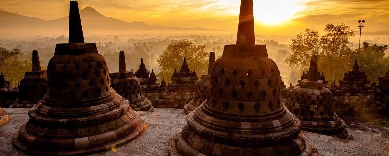 Atardecer en Indonesia, luna de miel de Bhárad