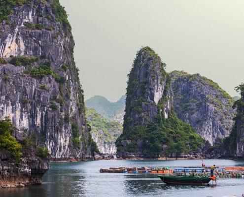 Viaja con Bhárad a la Bahía de Halon con un viaje a medida