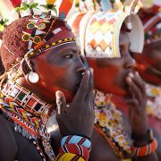Tribu Masai en Kenia, uno de los destinos de novios de Bhárad