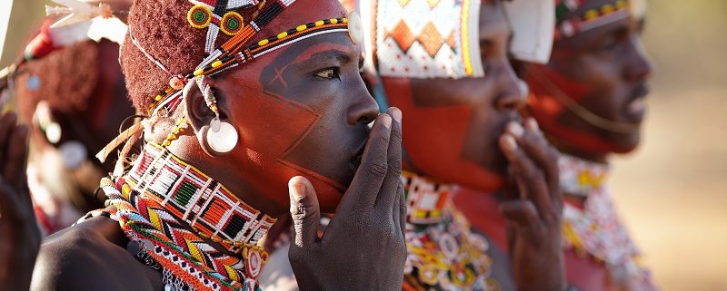 Tribu Masai en Kenia, uno de los destinos de novios de Bhárad